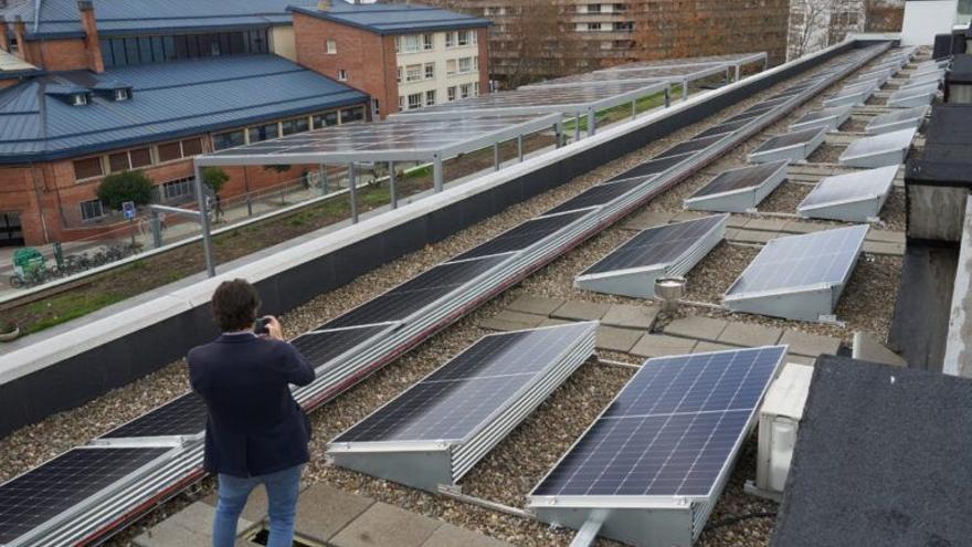 Placas solares en la cubierta de la Plaza de Abastos de Gasteiz.