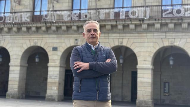 José Granado, esta semana ante la Casa Consistorial de su Irun natal.