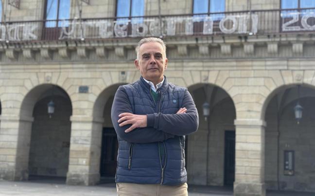 José Granado, esta semana ante la Casa Consistorial de su Irun natal.