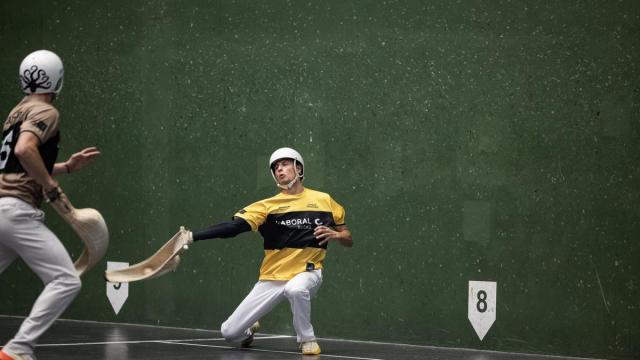Astelarra-Zabala y Libois-Ibarluzea avanzan a la final de la previa de la Bilbao Iron Cup tras ganar a García-Argoitia y Laduche-Del Río.