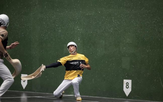Astelarra-Zabala y Libois-Ibarluzea avanzan a la final de la previa de la Bilbao Iron Cup tras ganar a García-Argoitia y Laduche-Del Río.