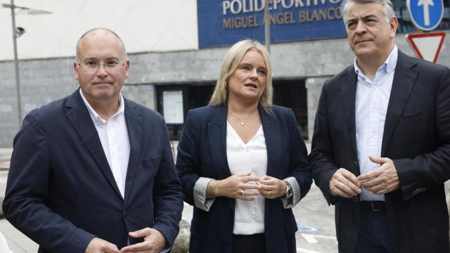 El secretario general del PP, Miguel Tellado, junto a Mari Mar Blanco, y el presidente del PP de la CAV, Javier De Andrés, en Ermua / Efe El secretario general del PP, Miguel Tellado, junto a Mari Mar Blanco, y el presidente del PP de la CAV, Javier De Andrés, en Ermua