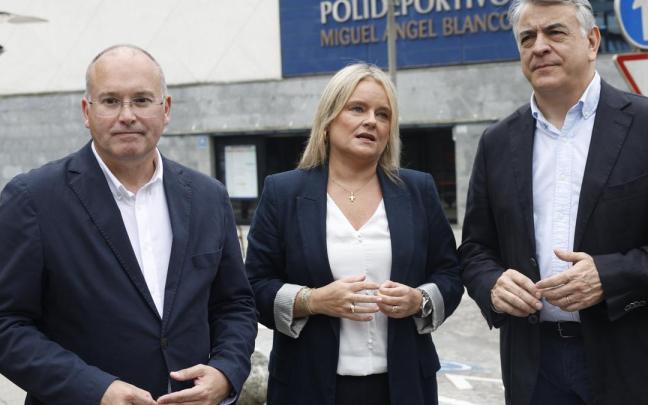 El secretario general del PP, Miguel Tellado, junto a Mari Mar Blanco, y el presidente del PP de la CAV, Javier De Andrés, en Ermua / Efe El secretario general del PP, Miguel Tellado, junto a Mari Mar Blanco, y el presidente del PP de la CAV, Javier De Andrés, en Ermua