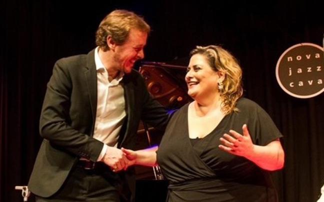 Itziar Yagüe y Paul San Martín estarán al frente de la actuación que servirá los primeros aperitivos del Arrasate Blues. / Ibai-Arte. Itziar Yagüe y Paul San Martín estarán al frente de la actuación que servirá los primeros aperitivos del Arrasate Blues.