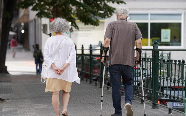 El cuidado de hijos o familiares obligan a las mujeres a retrasar el acceso a la pensión