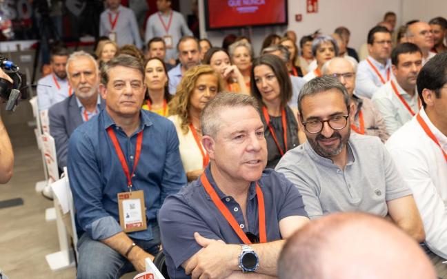 El presidente de Castilla-La Mancha, Emiliano García-Page (c), durante la reunión del Comité Federal del PSOE