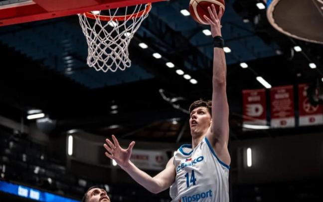 Husták, en un partido con la República Checa. / FIBA