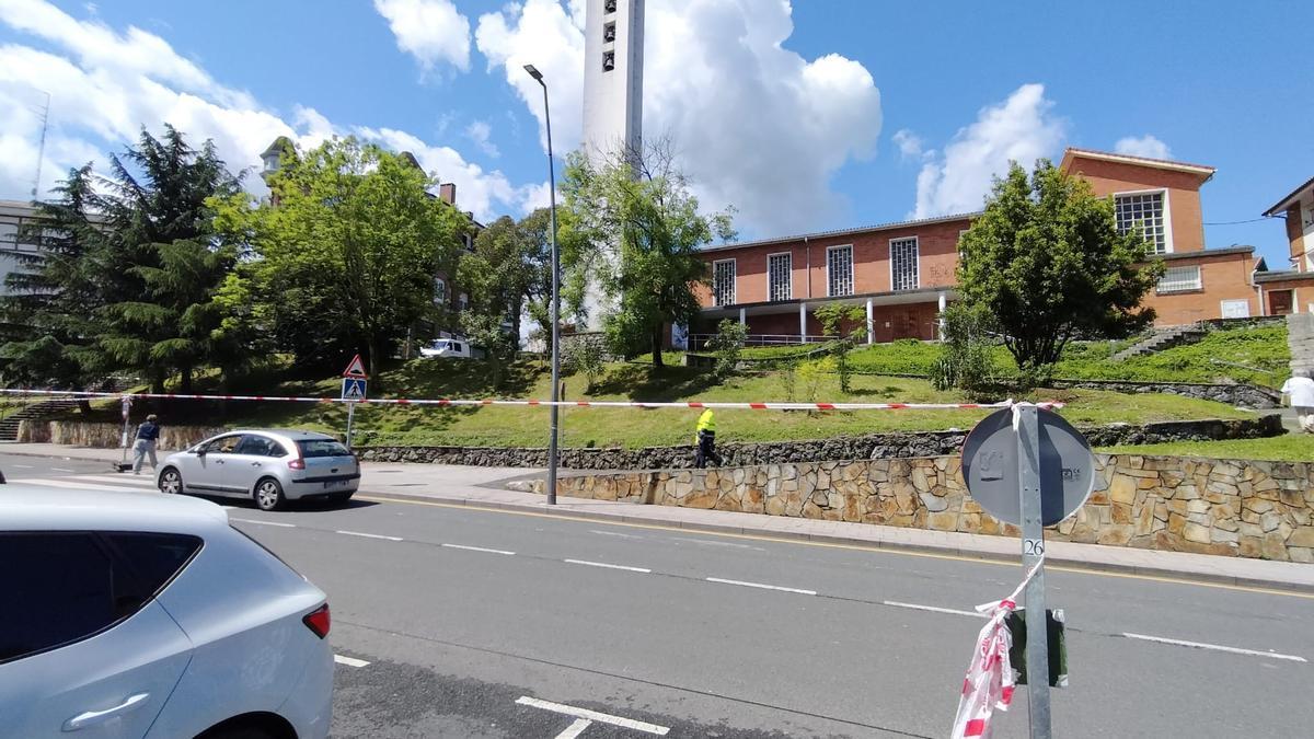 La escena de la persecución poilicial se rodó frente a la iglesia de San Antonio en Gallarta