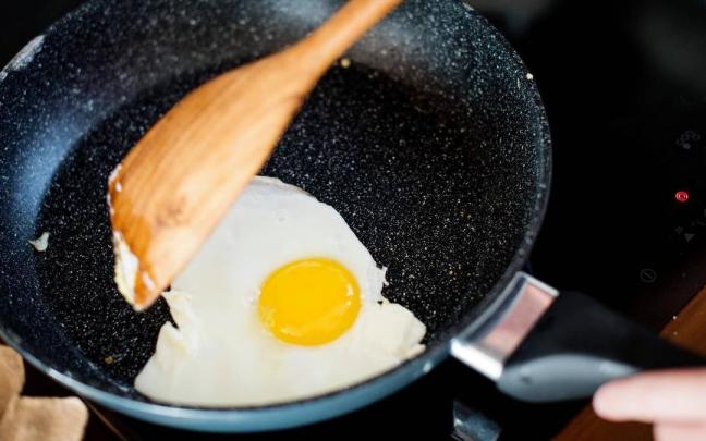 Adiós a la sartén: cómo hacer los mejores huevos fritos a partir de ahora y mucho más saludables / Freepik Adiós a la sartén: cómo hacer los mejores huevos fritos a partir de ahora y mucho más saludables
