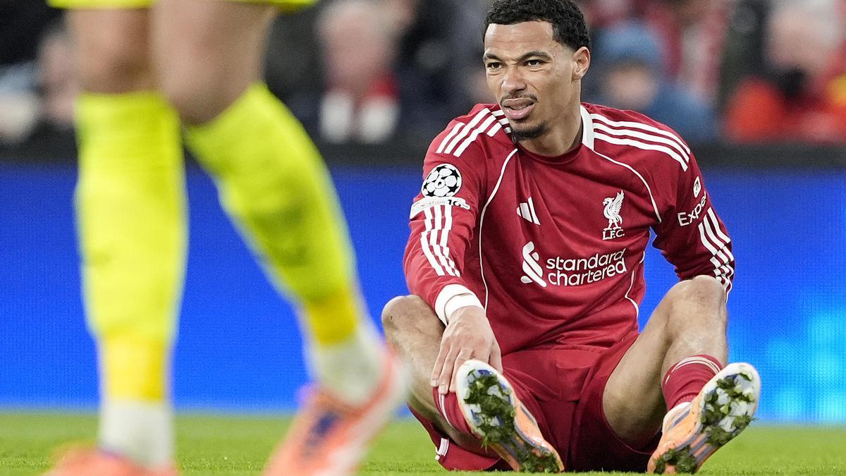 Hugo Ekitike en el partido frente al PSV Eindhoven.