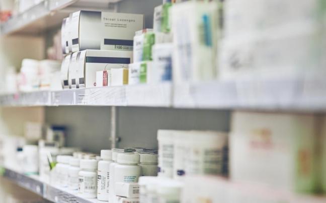 Stock de antibióticos en una farmacia.