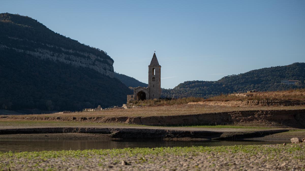 Iglesia de Sant Romà de Sau en el pantano de Sau.