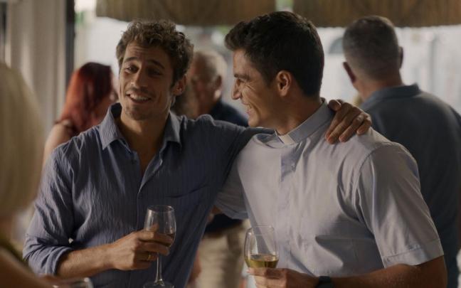 Martiño Rivas y Maxi Iglesias, en una imagen de ‘Ella, maldita alma’