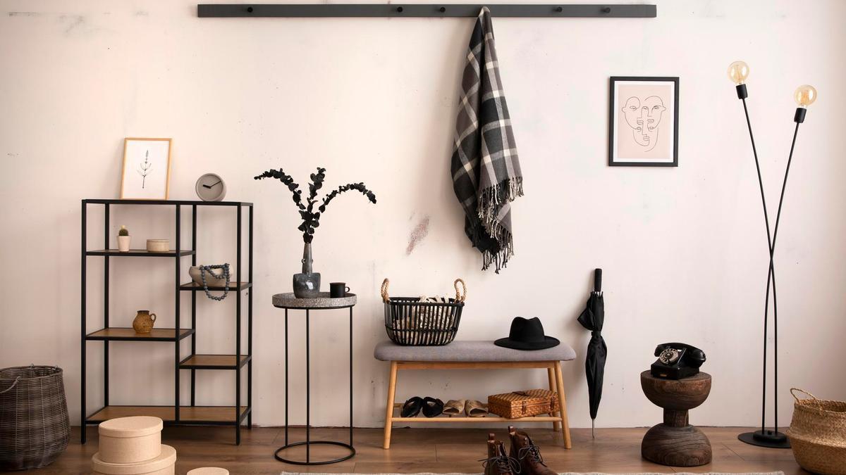 Recibidor de una vivienda con demasiado ruido visual.