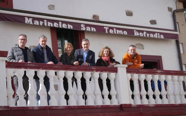 Aitor Esteban, cuarto por la izquierda, en su visita a Zumaia con el grupo EAJ-PNV de Zumaia.