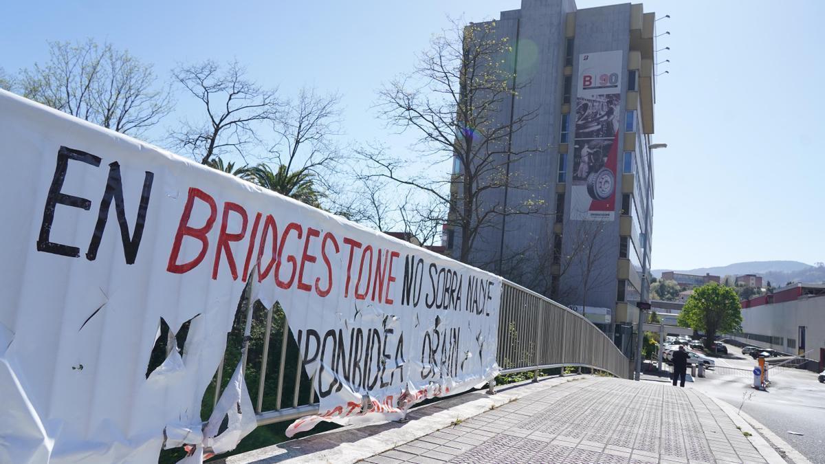 Instituciones vascas defenderán el futuro de Bridgestone Basauri con los directivos europeos de la empresa