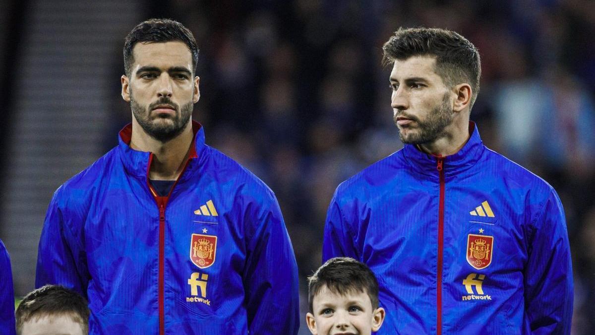 Merino y el debutante David García, en los instantes previos al partido del martes en Escocia.