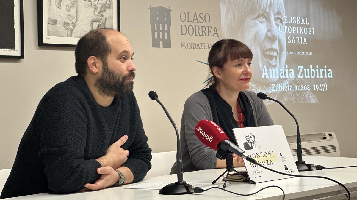 Artola eta Jimenez aurtengo Monzon-Ganuza sariaren aurkezpenean.