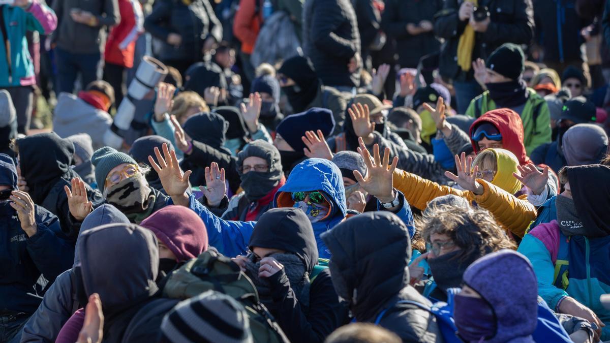 Concentrados de Tsunami Democràtic en la N-II en La Jonquera.