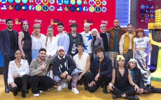 Foto de familia de participantes en el Benidorm Fest