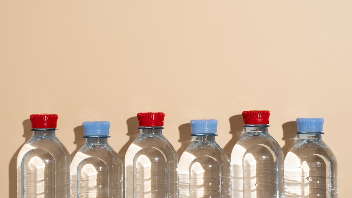 Botellas de plástico.