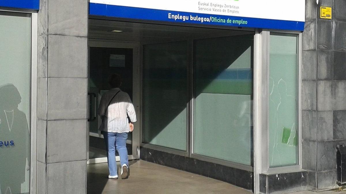 Las mujeres suponen el 43% de los parados menores de 25 años en Euskadi