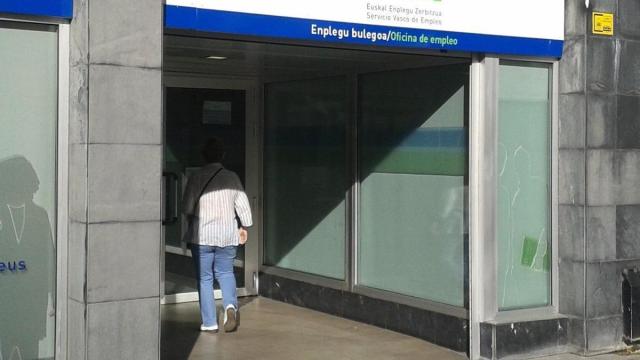 Las mujeres suponen el 43% de los parados menores de 25 años en Euskadi / EP Las mujeres suponen el 43% de los parados menores de 25 años en Euskadi