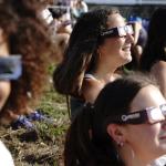 En imágenes | Gran expectación por el eclipse total de Sol