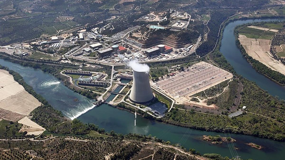 Imagen aérea de la central nuclear de Ascó, en Tarragona.
