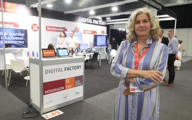 Sonia Ortubai, frente al stand de Mondragon Sistemas de Información. Sonia Ortubai, frente al stand de Mondragon Sistemas de Información.