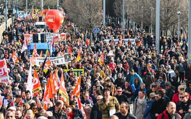 El 70% de los franceses está en contra de la reforma de las pensiones de Macron. El 70% de los franceses está en contra de la reforma de las pensiones de Macron.