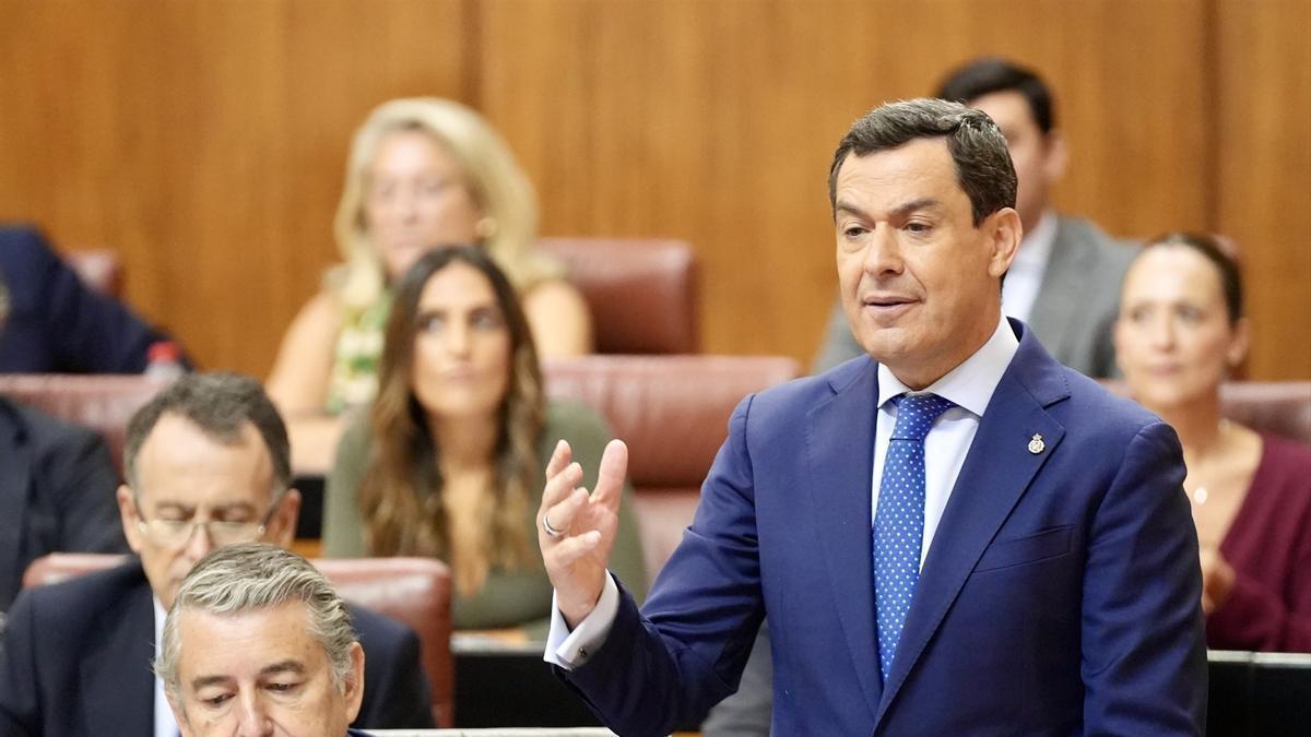 El presidente de la Junta de Andalucía, Juanma Moreno, en el Parlamento andaluz.