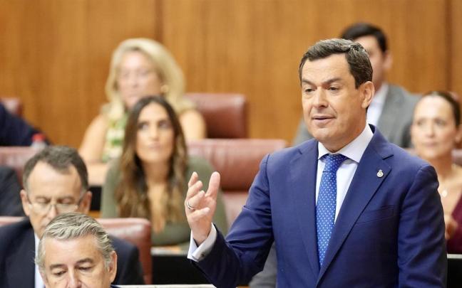 El presidente de la Junta de Andalucía, Juanma Moreno, en el Parlamento andaluz.