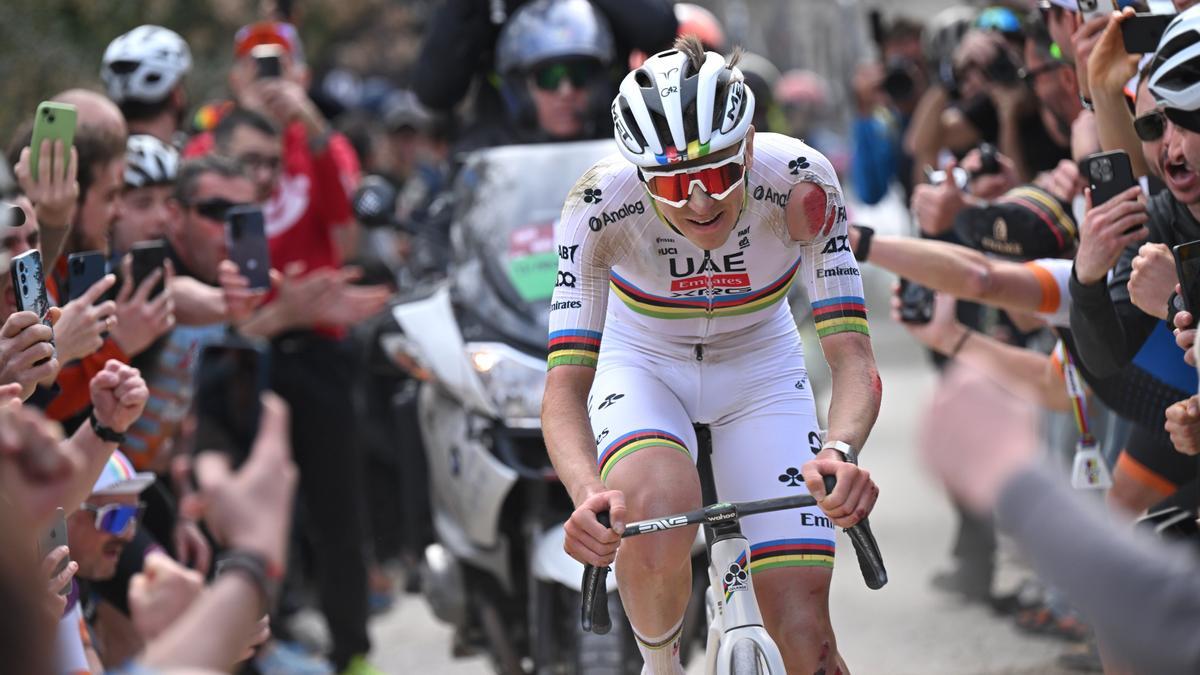 Pogacar, en solitario.