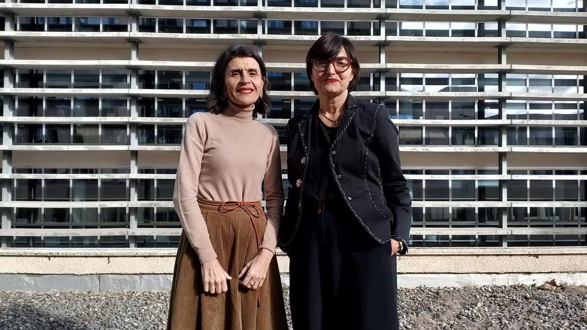 Nerea Melgosa, Consejera de Bienstar y Reto Demográfico, y Elena Echebarria, técnica de la Dirección Infancia y Familias.