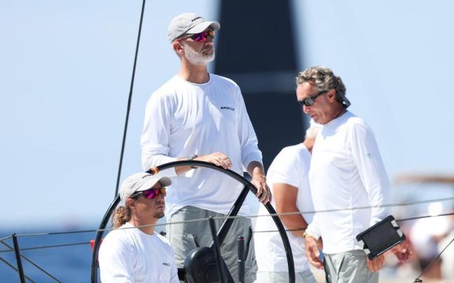 Felipe VI, a bordo del Aifos. Felipe VI, a bordo del Aifos.