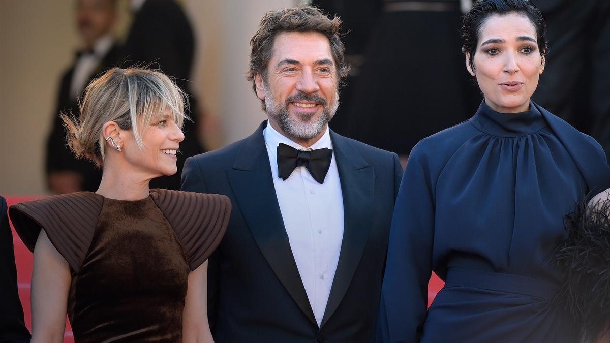 En el centro, Javier Bardem, durante la alfombra roja de la película ‘El Ser Querido’ en la 79ª edición del Festival Internacional de Cine de Cannes