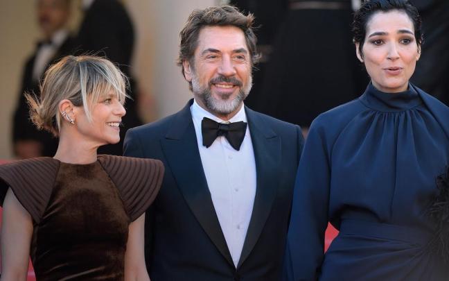 En el centro, Javier Bardem, durante la alfombra roja de la película ‘El Ser Querido’ en la 79ª edición del Festival Internacional de Cine de Cannes