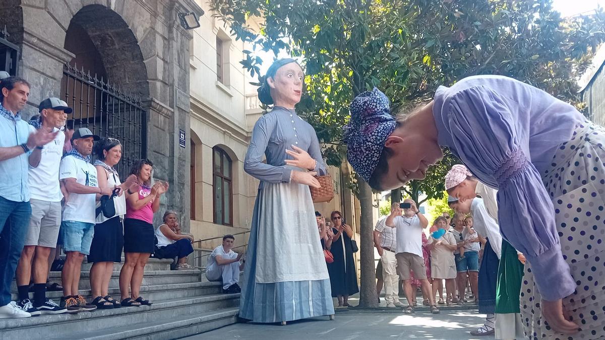 Tras el txupinazo ha llegado el baile del aurresku
