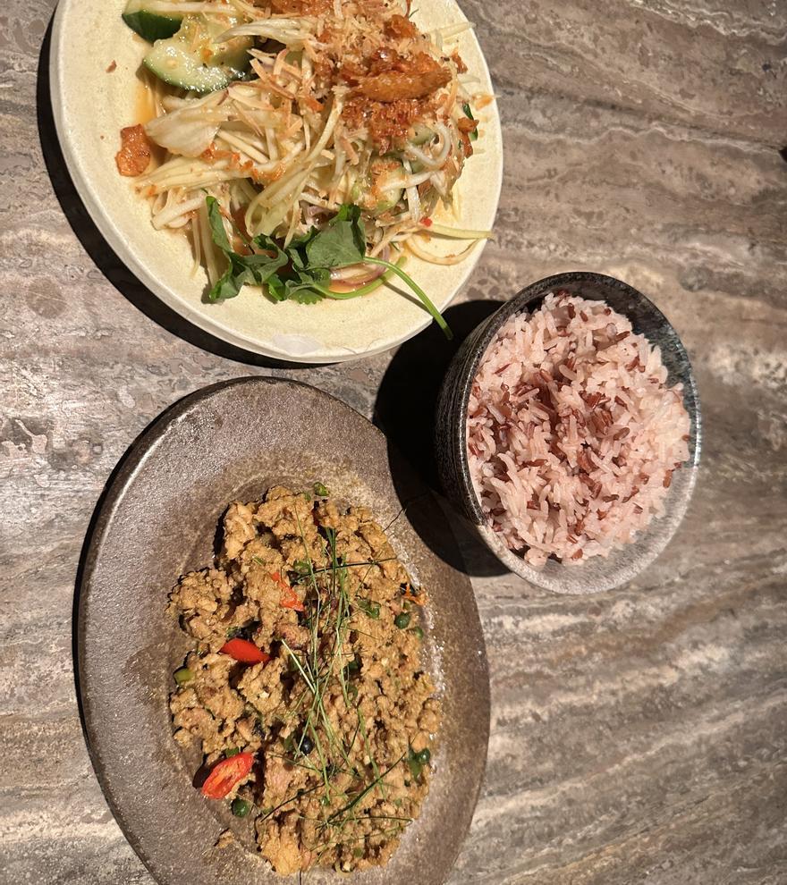 Platos en el Kolae, un restaurante con sabor tailandés.