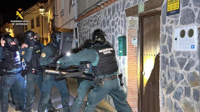 Seis personas detenidos en la operación antidroga desarrollada en Bizkaia, Araba, Burgos y La Rioja | G.C. Seis personas detenidos en la operación antidroga desarrollada en Bizkaia, Araba, Burgos y La Rioja | G.C.