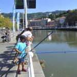 Imagen de archivo de una edición anterior de la escuela de pesca | Oskar González, Deia