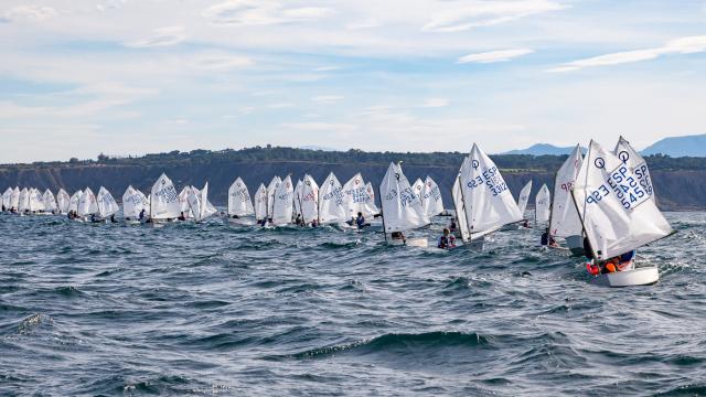 Alrededor de 200 regatistas navegarán en el Abra en el XXXVI Trofeo José Luis de Ugarte-Fashion Outlet. Foto: RCMA-RSC