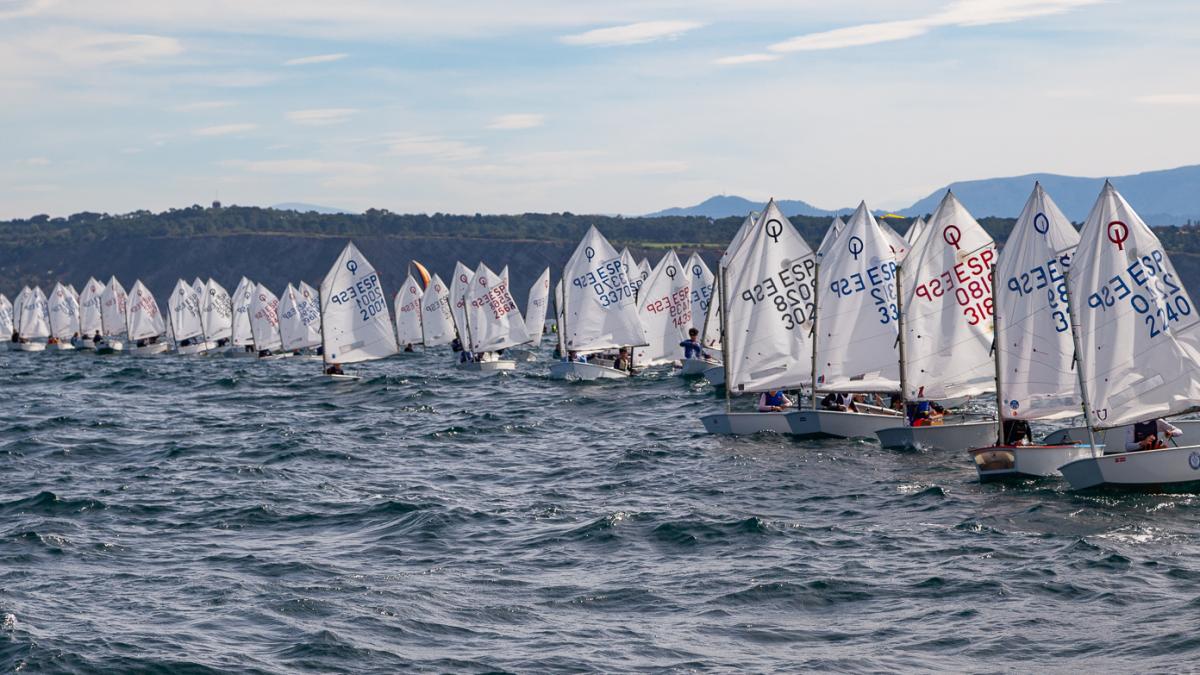 Participantes en la Trofeo Escuela de Vela José Luis de Ugarte-Fashion Outlet / Foto: RCMA-RSC