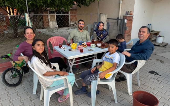 20 junio. Sugylan, Turquia. El imam les invita a merendar en su casa y les deja dormir en la mezquita.