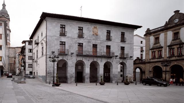 El Ayuntamiento de Azkoitia ha convocado una concentración de repulsa en la Herriko plaza