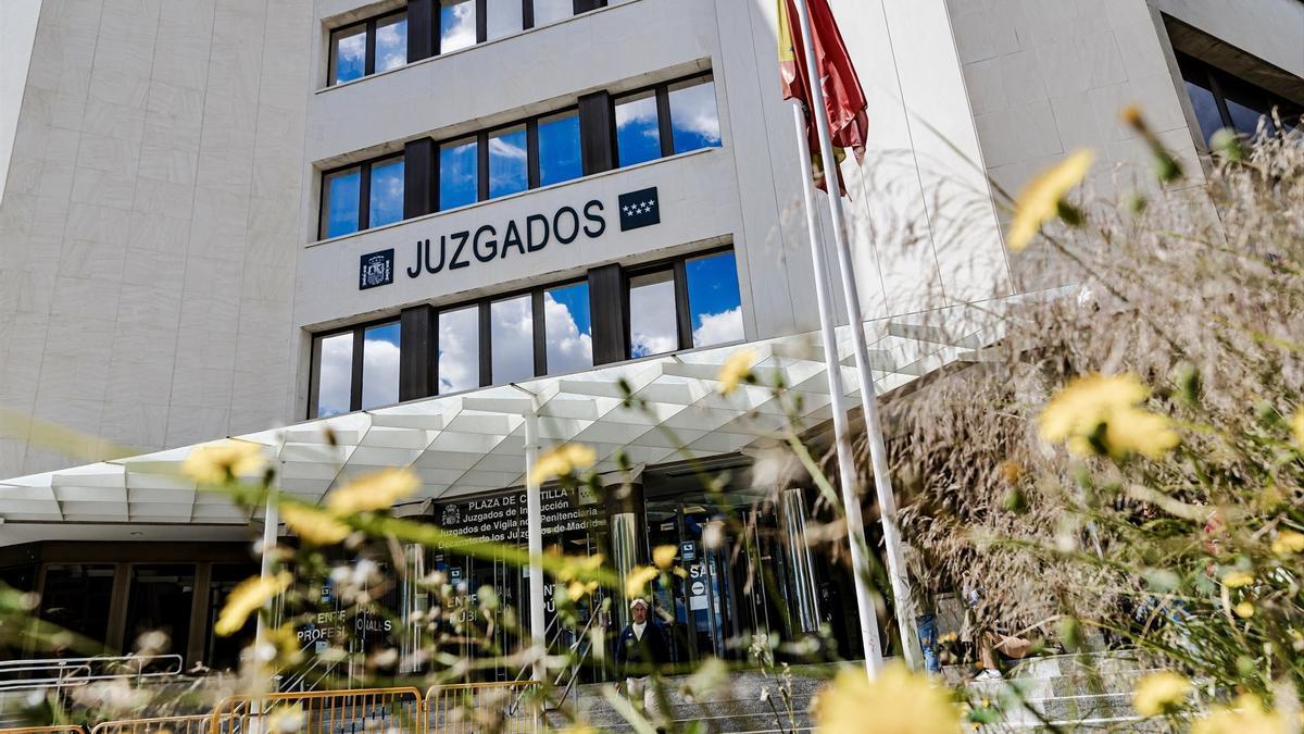 Fachada de los juzgados de Plaza de Castilla donde la pareja de la presidenta de la Comunidad de Madrid.