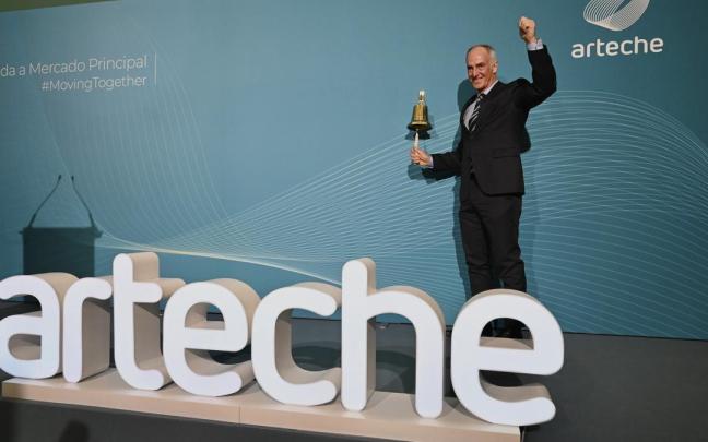 Alexander Artetxe, presidente de la ingeniería eléctrica Arteche, daba el toque de campana en el primer día de cotización de la empresa en el mercado continuo el 2 de febrero. Foto: EP