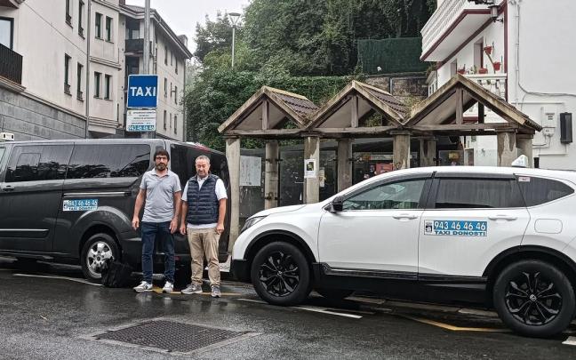 El taxista de Astigarraga y el responsable de Taxi Donosti