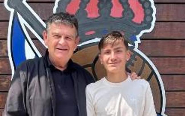 Matheo de Lima posa como nuevo jugador de la Real. / CHRISTOPHE HUTTEAU